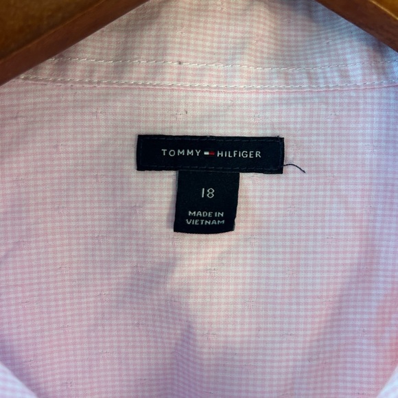 Tommy Hilfiger kid’s Pink Button Down Shirt Lightweight Classic - Picture 2 of 3